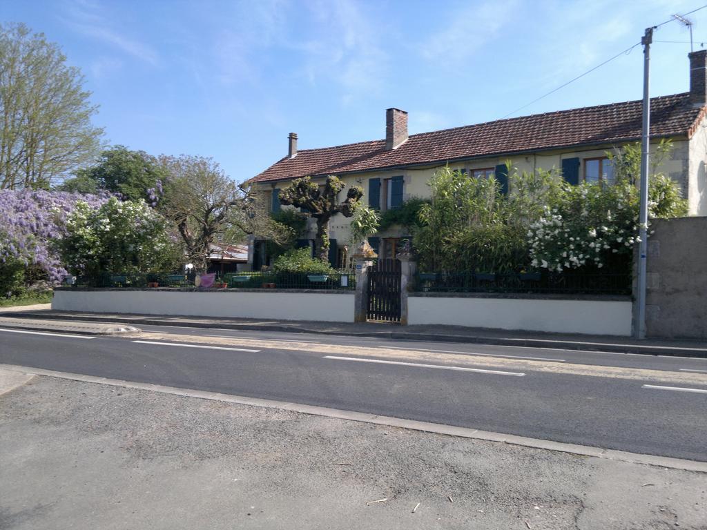 La Maison Jaune Bed & Breakfast Bouresse Luaran gambar