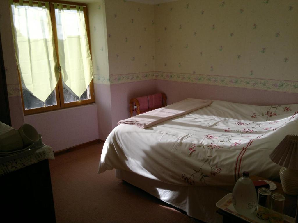 La Maison Jaune Bed & Breakfast Bouresse Bilik gambar