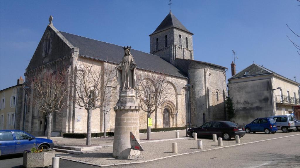 La Maison Jaune Bed & Breakfast Bouresse Luaran gambar
